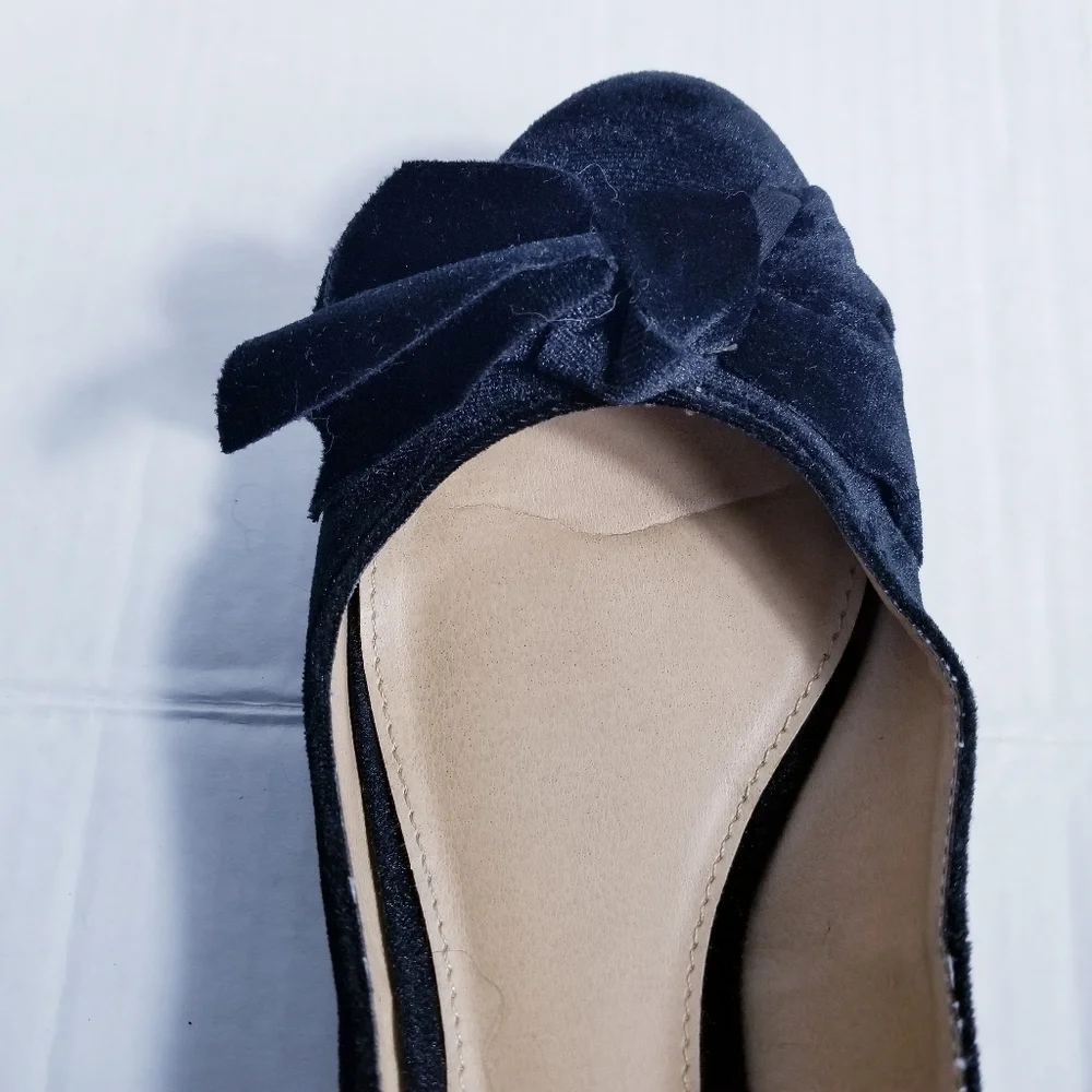 FIONI BLACK VELVET FLATS SIZE 7 WIDE